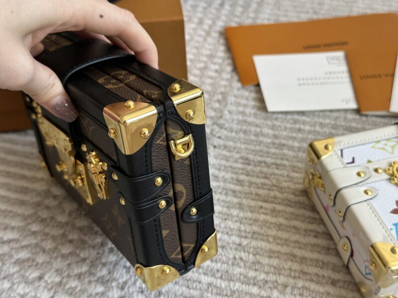 260 boxes
size：19*12cm
L Home TRUNK Box Bag
Trunk Box Grass Planting
A and S!
Details are super fine