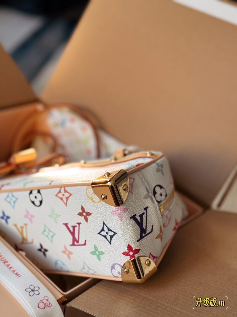 bea73c76e5.jpg 330 box upgrade version m
size:27*19cm
L's Takashi Murakami bowling
My favorite bag with white tri color this time!
The physical object is very beautiful#
A whole retro millennium feeling,
The capacity inside is also very large,
Holding it in hand ...
