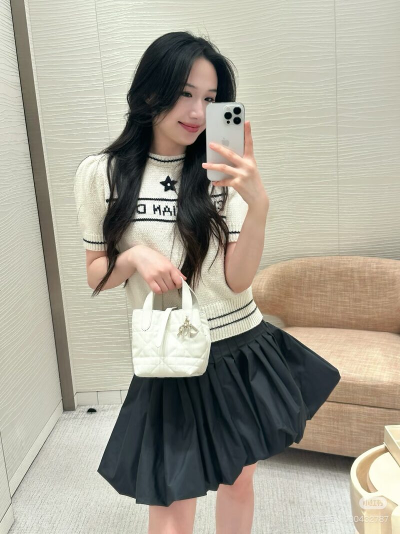 beb7a49bb0.jpg Dior indigenous bag combines beauty and cuteness