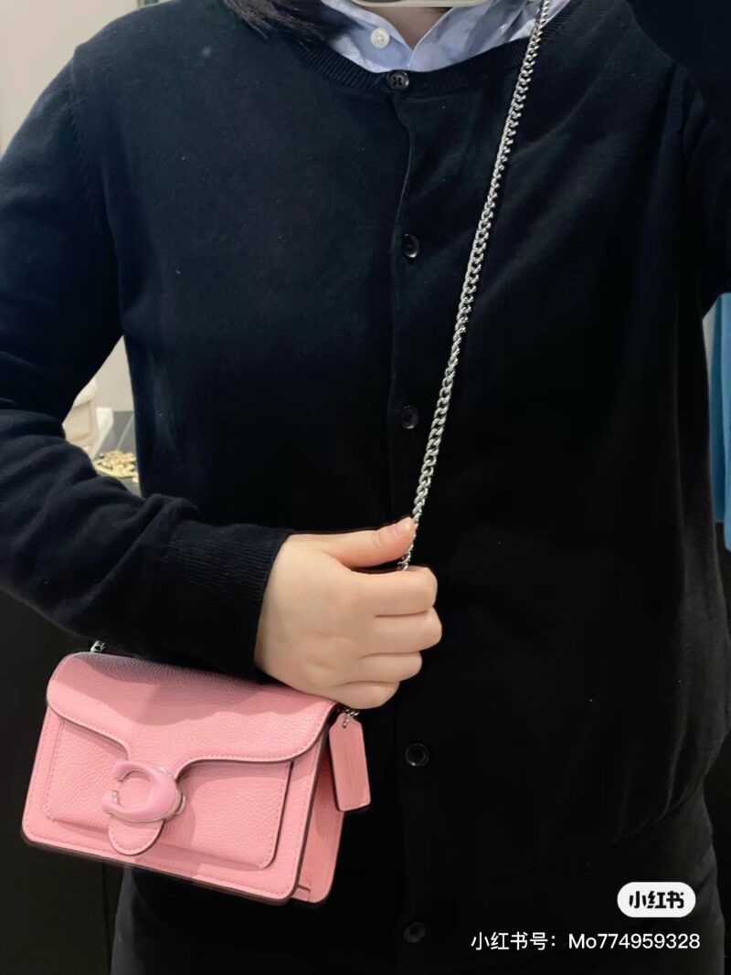 Dongbai Coach/Classic Wine God Bag
The eternal wine god bag, never tire of it
A bag in hand, matching all~