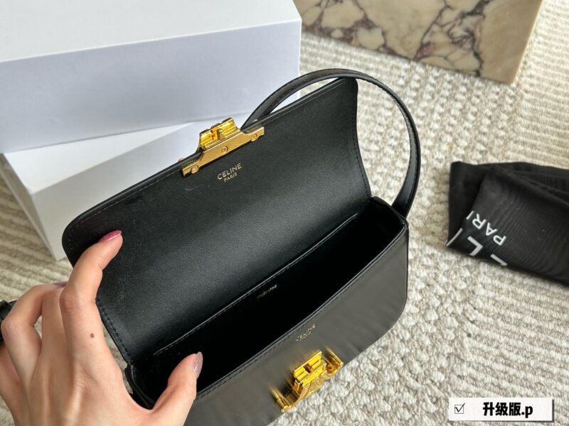 220 boxes
size：20*11cm
Celine super beautiful armpit bag Arc de Triomphe
?? Upgraded version for reshipment
Retro sexy versatile small bag
Don't miss it!!
?? Cowhide leather