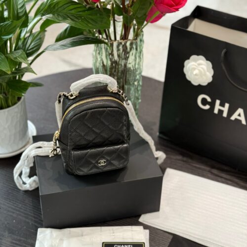 Caviar Cowhide P289
Chanel 24c is once again loved beyond measure
The Chanel 24c black and gold lychee patterned adjustable small shoulders embody the classic minimalist style of black and white
This time we started with versatile black
A treasure st...