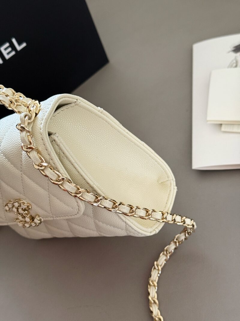215 boxes
size：15*12cm
Xiaoxiang Family 23Kelly
This bag type is a whole love to live in
Can be carried by hand or slung diagonally
The caviar cowhide is too perfect!