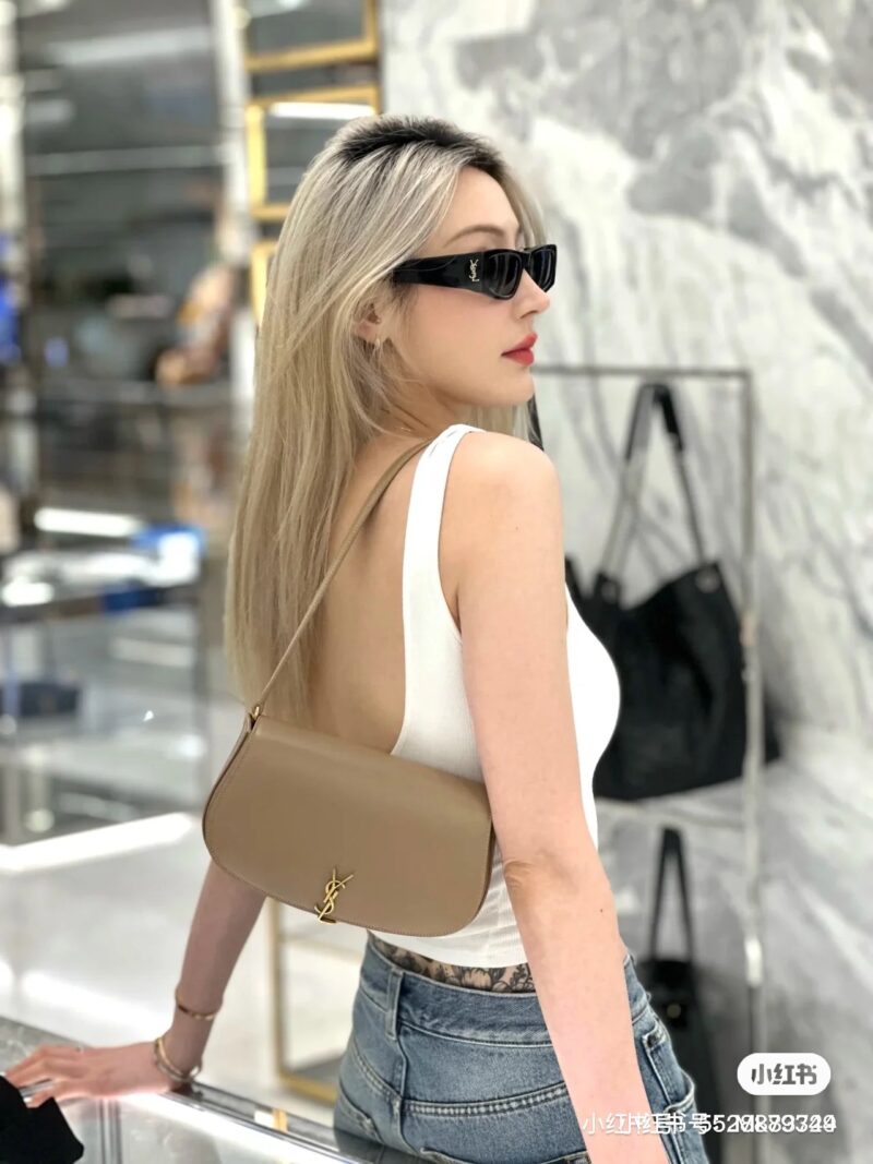 (YSL Mini Voltaire~Dreamtime Love Pack Getv)
Super Chic's Half Moon Underarm Bag at a Glance! The high-end minimalist style is very versatile! My favorite classic black gold pairing with yyds.