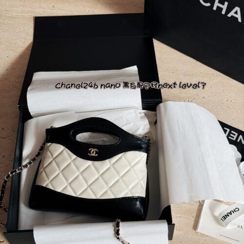 200 boxes
size：22*14.5cm
Xiaoxiangjia's 23a is worth buying
Cute and lovely side scrolling 31 nano bag
The black and white panda color scheme is really fragrant
Who can withstand this!
Xiaoxiang's true love fans must join!