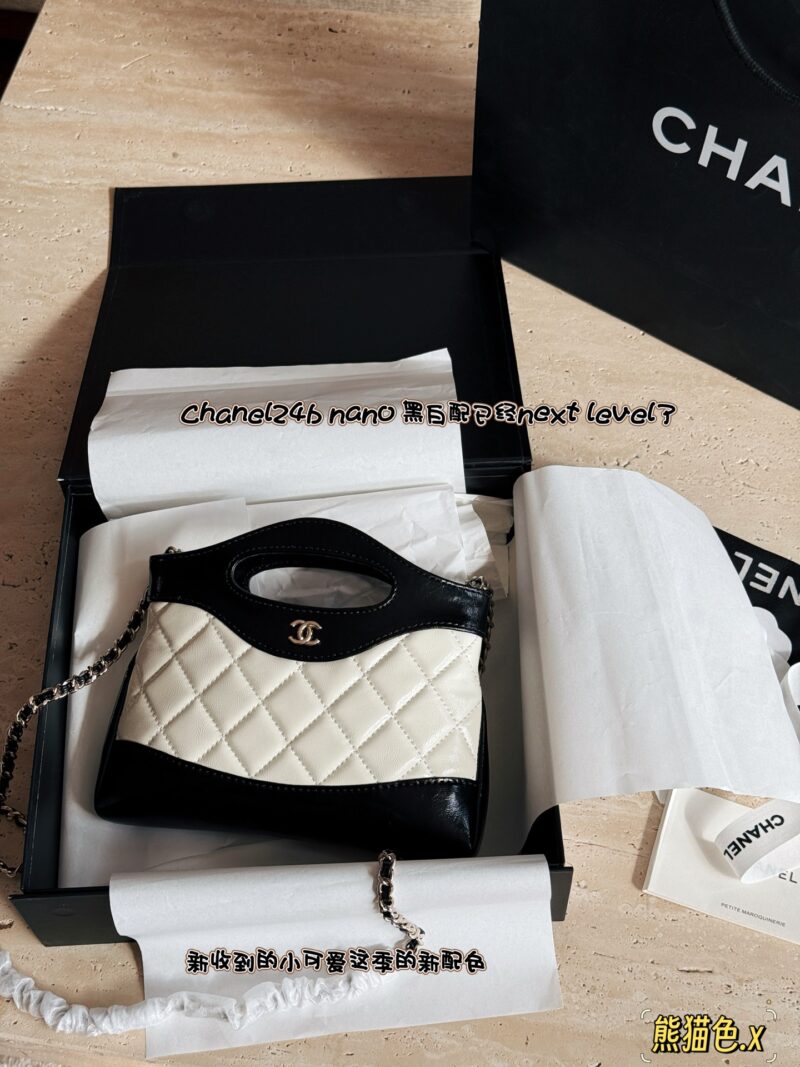 200 boxes
size：22*14.5cm
Xiaoxiangjia's 23a is worth buying
Cute and lovely side scrolling 31 nano bag
The black and white panda color scheme is really fragrant
Who can withstand this!
Xiaoxiang's true love fans must join!