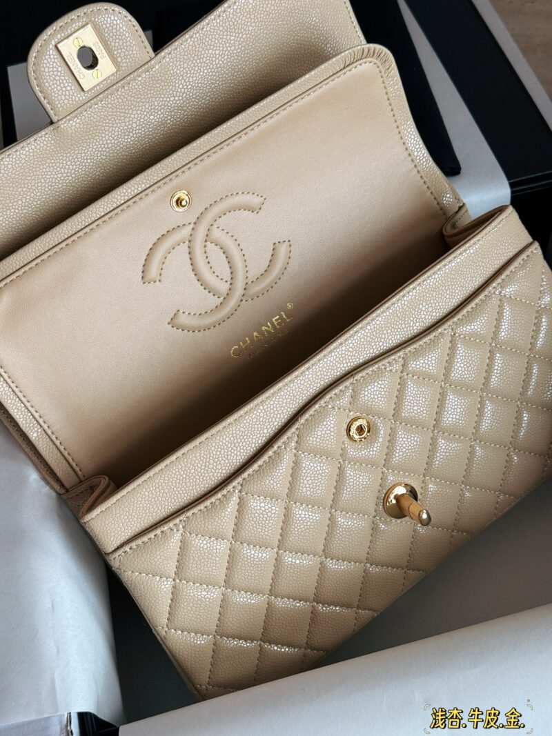 c03e2fef65.jpg 250 boxes
size:25*16cm
Xiaoxiangjia CF, we have always been very dedicated to doing it
Flash sale of other products on the market
Caviar cowhide
A very comfortable one!
Light beige makes the gentlest CF girl