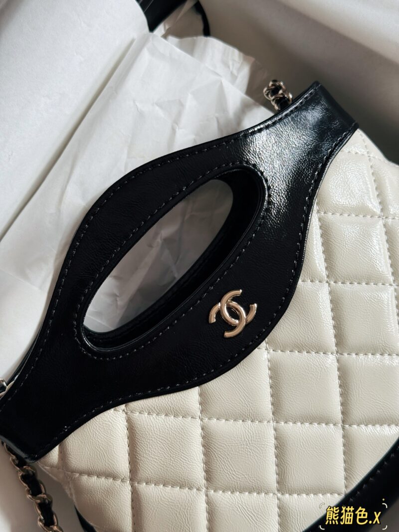 200 boxes
size：22*14.5cm
Xiaoxiangjia's 23a is worth buying
Cute and lovely side scrolling 31 nano bag
The black and white panda color scheme is really fragrant
Who can withstand this!
Xiaoxiang's true love fans must join!