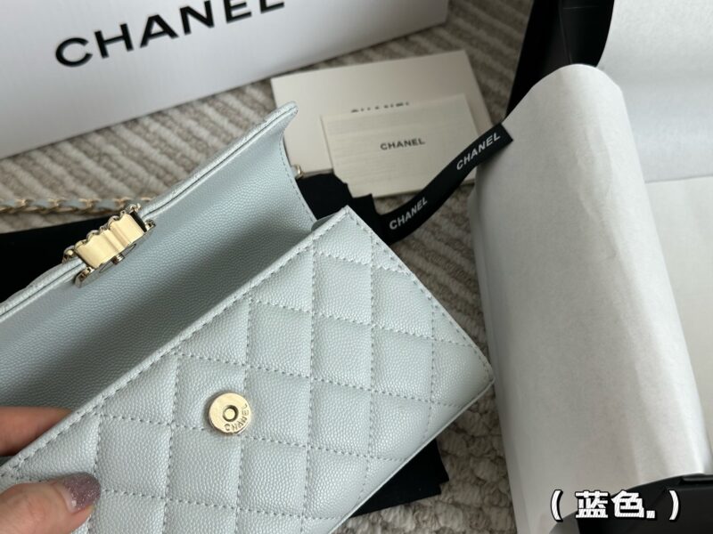 c081cb4bba.jpg 210 box
size:19*10cm
Xiaoxiangjia 23Kelly Mobile Bag
This bag type is a whole love to live in
Little Kelly Grandma/Exquisite and Cute/
You can put your phone on
Can be carried by hand or slung diagonally
The caviar cowhide is too perfect!