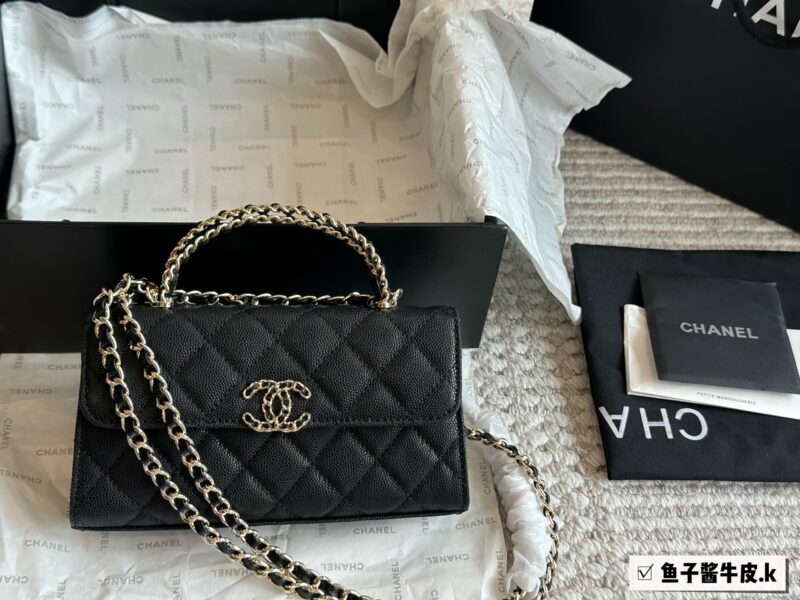 c088412cb6.jpg Caviar Cowhide 260 Pack
size:19*10cm
Xiaoxiangjia 23Kelly Mobile Bag
This bag type is a whole love to live in
Little Kelly Grandma/Exquisite and Cute/
You can put your phone on
Can be carried by hand or slung diagonally
The caviar cowhide is too pe...