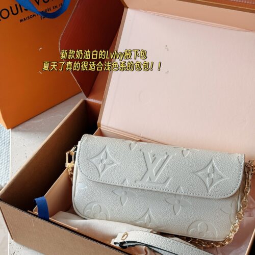 195 full set of packaging
size：23*12cm
L's new Ivy embossed model
New cream white LvIvy armpit bag
Very suitable for light toned summer clothes
Configure chains and crossbody straps
Complete packaging ??