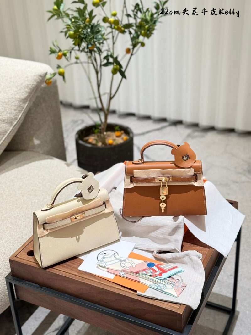 Kelly's second-generation palm patterned cowhide P310
Palm patterned cowhide feels more high-end, low-key, practical, and rare than glossy leather. If you choose one, you would prefer matte. If you don't have to choose, you will naturally want both. ...
