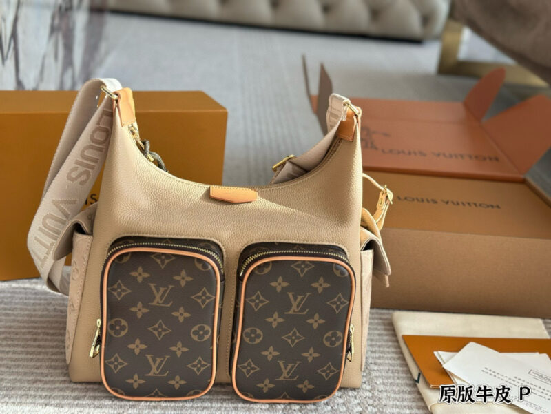 c11c2ea746.jpg 390 layer cowhide
size:32*24cm
Recently popular new shopping bags
Hobo cargo is on fire!
Because of the upper body! Exactly! Okay! Look!
L's latest shopping bag
High appearance and super practicality!!!