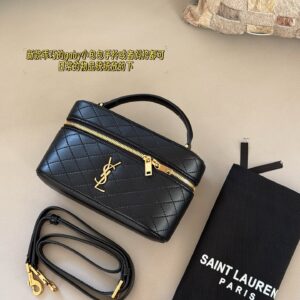 235 box
size：19*11cm
YSL New Style | Exquisite Small Box Bag
The new and well behaved Gaby handbag can be carried by hand or slung diagonally
Put all the daily items down