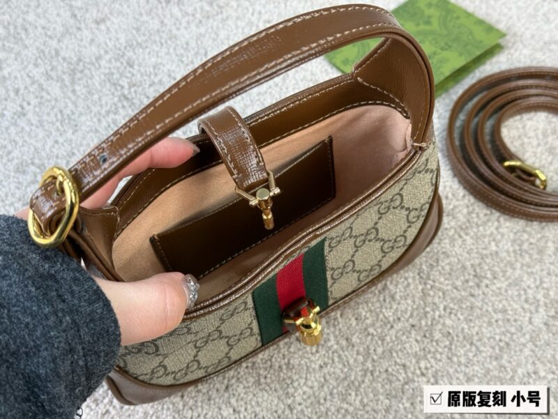 GG new 1961 armpit bag looks better the more you look at it
Size: 19 * 13 (small)
That's really amazing!
Both big and small phones
Can be worn under the armpit or slung diagonally
Don't say much, it depends on the quality!
???? Cowhide quality