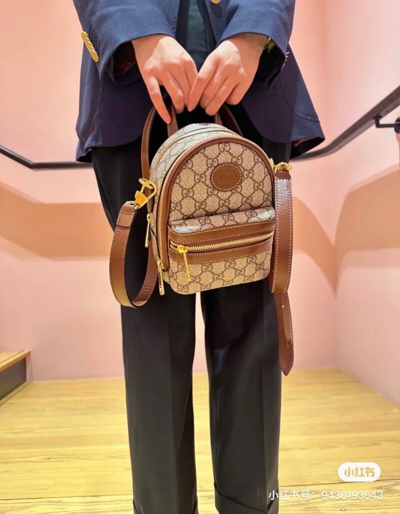 Gucci's new bag
Gucci's new handbag, portable, single shoulder, crossbody, easy to grip both shoulders
QQ is very cute, chubby, and very good at pretending