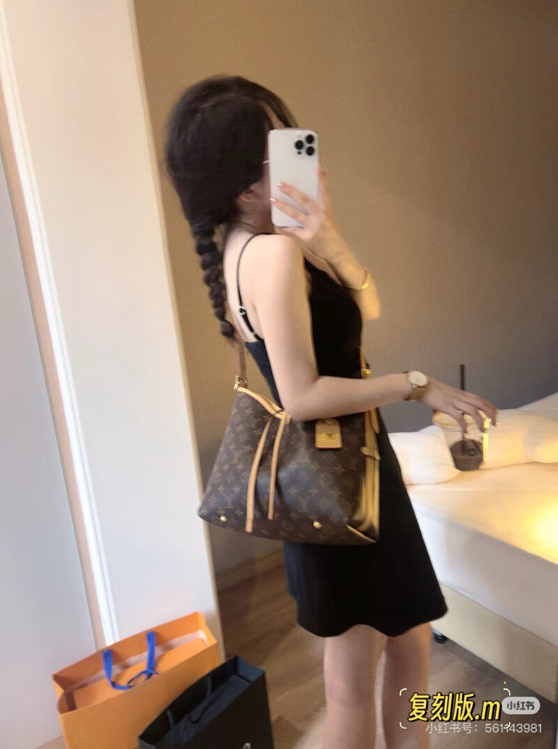c1f8fd1738.jpg Carryall's back looks great in summer too!