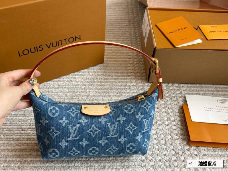 210 box
size：20 11cm
Cowboys are out again this year
L denim denim armpit bag!
think constantly of! [Teeth] [Teeth]
