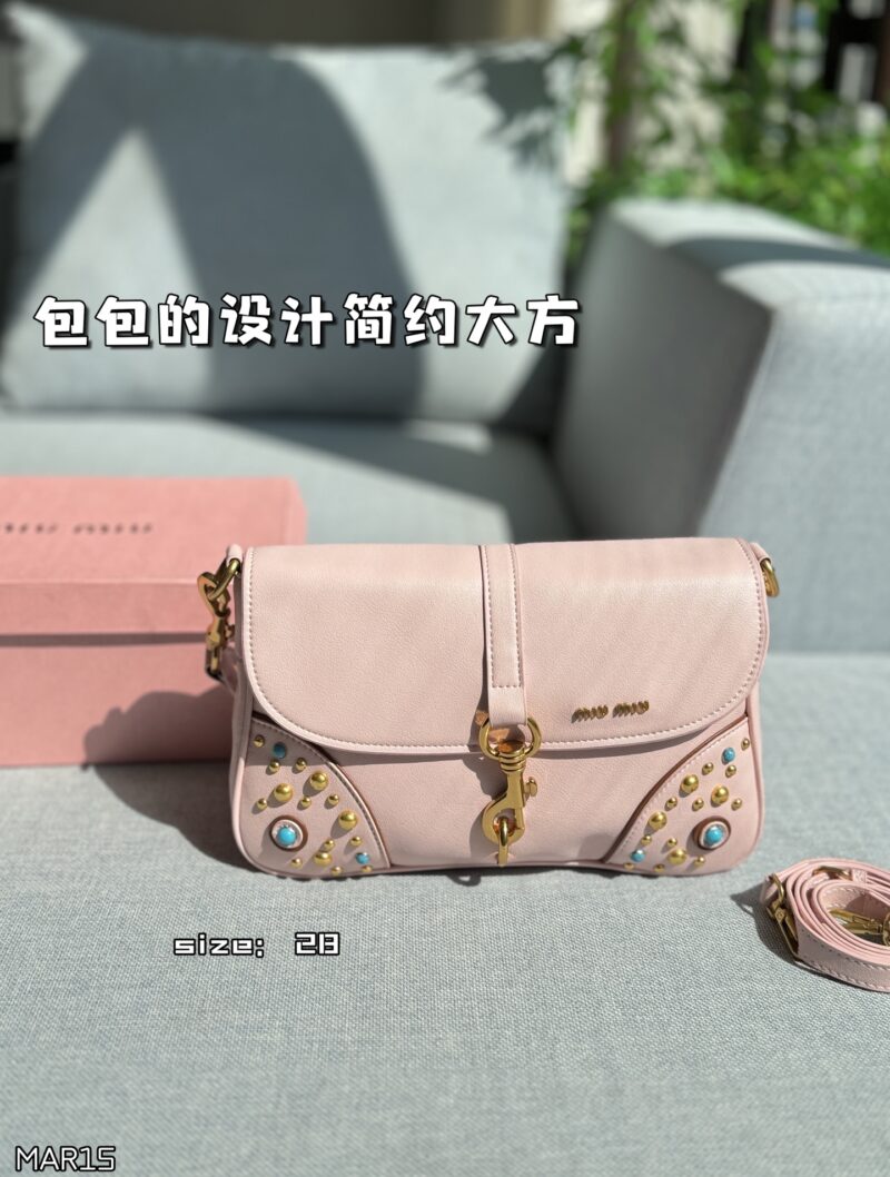 Color card ??
MIU MIU rivet stick bag, armpit bag, shoulder bag, crossbody bag
