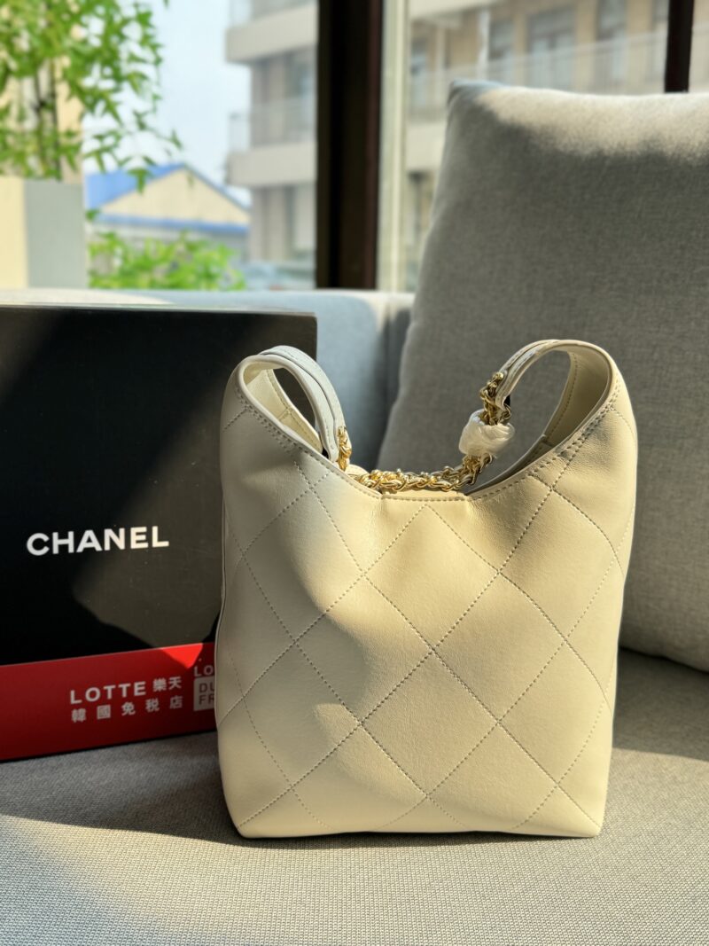c27a506763.jpg 199 folding box
size:21×21
CHANEL 25P Underarm Bag Chain Bag Crescent Bag Half Moon Bag Handheld Bun Mother Bag
I really like Hobo's bags
It looks like the atmospheric capacity is considerable
The texture is really online
The whole bag is soft and...