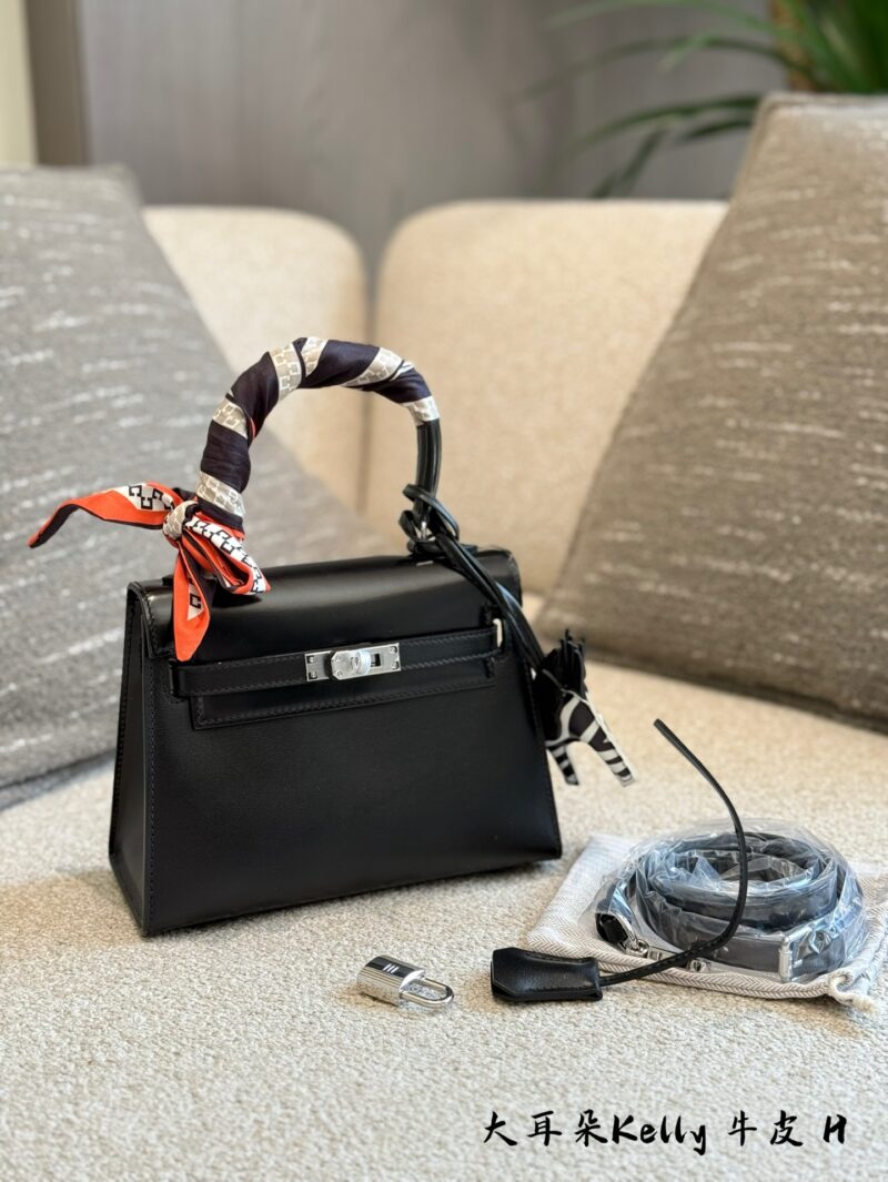 Exclusive Hermes Big Ears P375
Sichuan Super Popular Baby! Mini Kelly's' grandmother ', big ears that have been discontinued for more than 20 years! It's hard to find a package on the market. It's lucky to be able to recycle my wife. This time, we br...