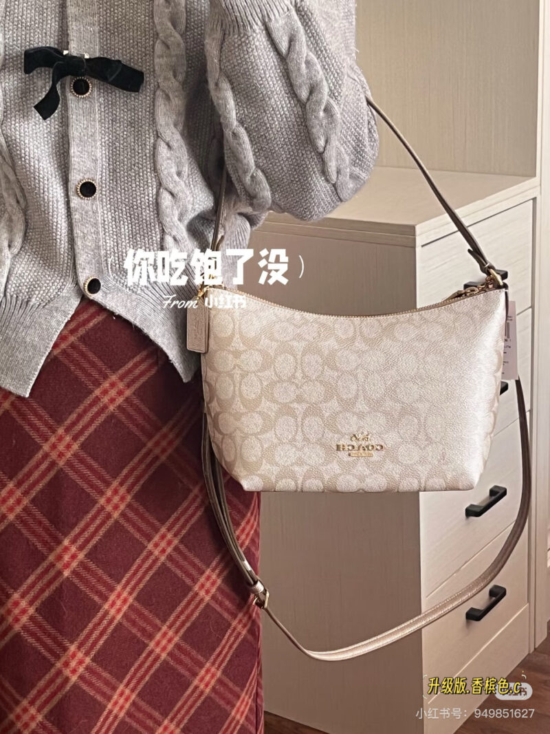 c3bbee23a0.jpg Can be worn under the armpit/shoulder/crossbody/one bag for multiple purposes