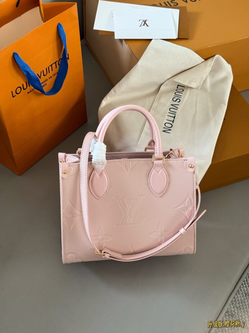 235 box
Size: 25 * 20cm (small)
Excellent quality, understand the goods ??
It's really too advanced!
Warm, gentle, and creamy Iv on the go tote bag
Pink looks so white and tender, so cute and lovely!!
Search Lv on the go shopping bag