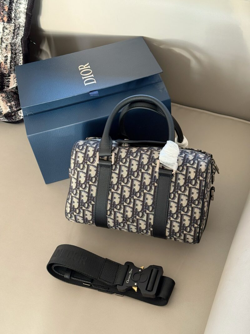 c41ab3aa87.jpg 315 box
size:26*17cm
D's old flower pillow bag looks new
How cute!
Classic vintage style! Back up and be a handsome guy!
Retro has a taste and practicality!