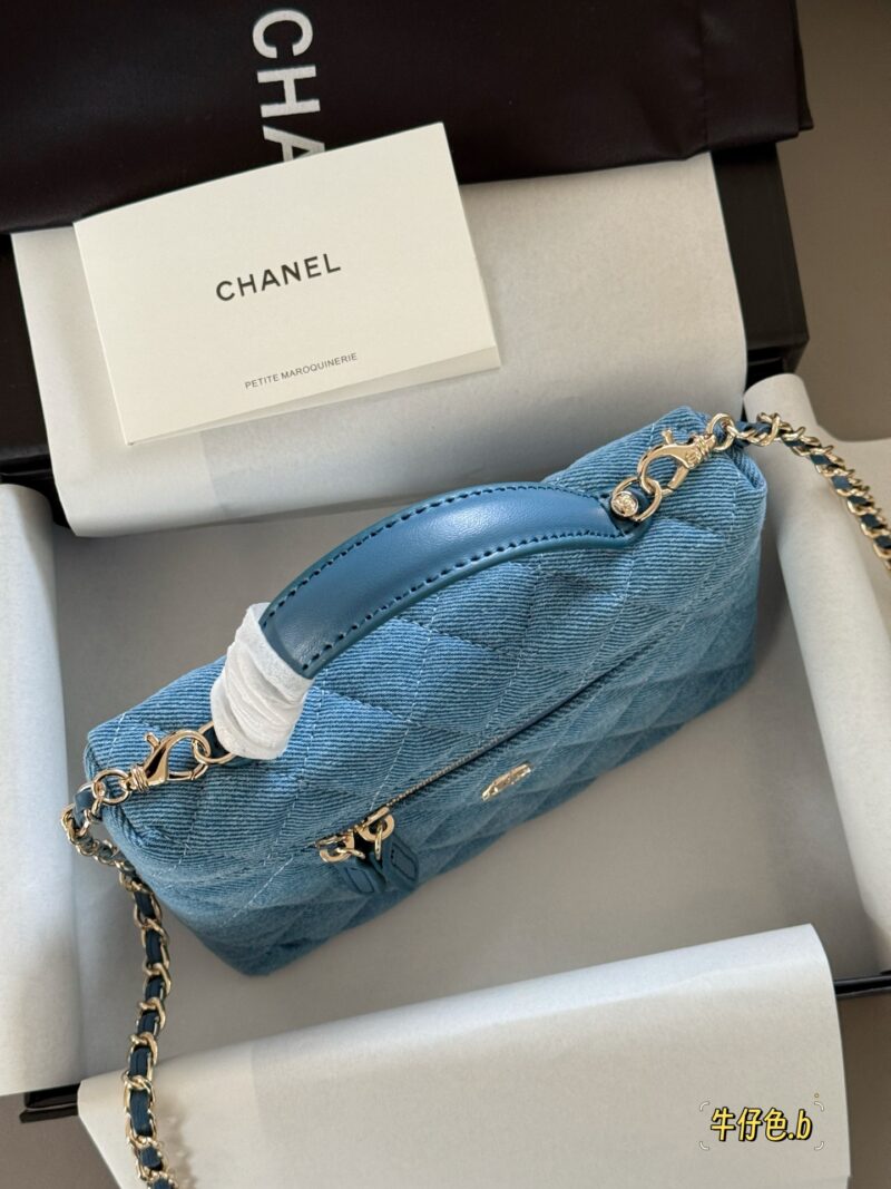 c47655f89a.jpg 230 box
Size: 20 (base width) * 12cm (height)
Xiaoxiangjia Light Cowboy Lunch Box Pack Lp
The square and upright shape is particularly exquisite when lifted
The color is a refreshing light denim blue,
Direct age reduction effect
Really cute
Can be sw...