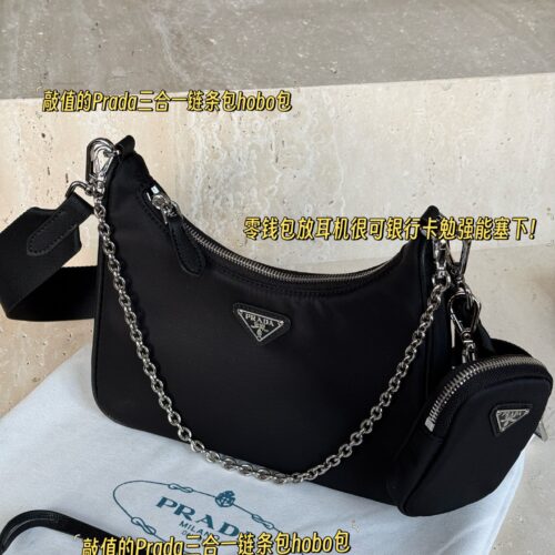 200 box top quality
Size: 21 * 12 (large)
9 * 6cm (small)
Prada Hobo Three in One!
?? Export orders to South Korea!
?? The quality is super good!!
A large dumpling like bag with a small bag, a wide shoulder strap and a chain, instantly came u...