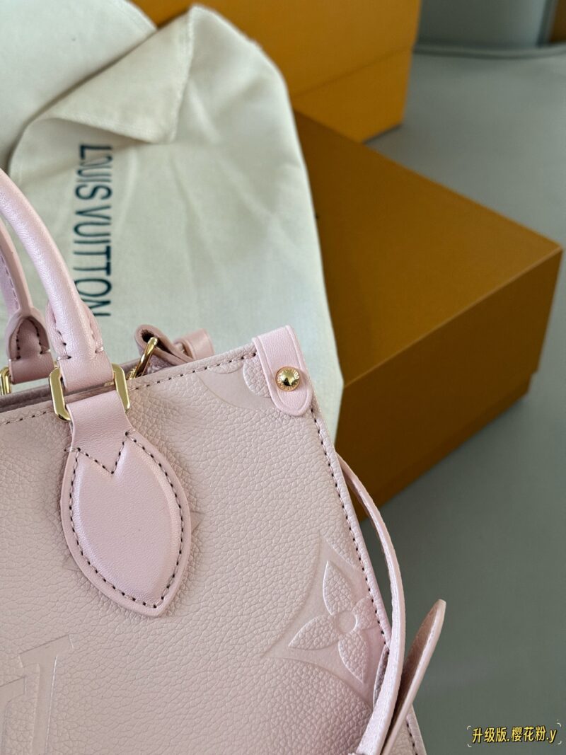 235 box
Size: 25 * 20cm (small)
Excellent quality, understand the goods ??
It's really too advanced!
Warm, gentle, and creamy Iv on the go tote bag
Pink looks so white and tender, so cute and lovely!!
Search Lv on the go shopping bag