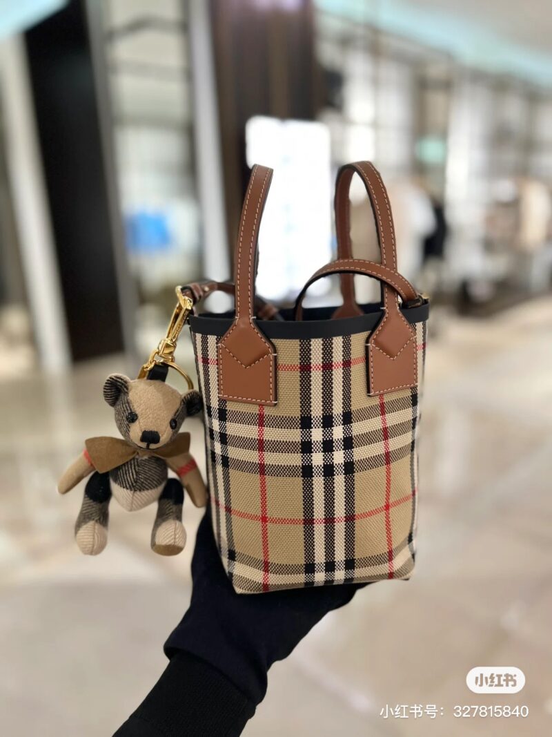 c55fff7d1a.jpg Burberry small bucket vegetable basket classic grid pattern never goes out of style