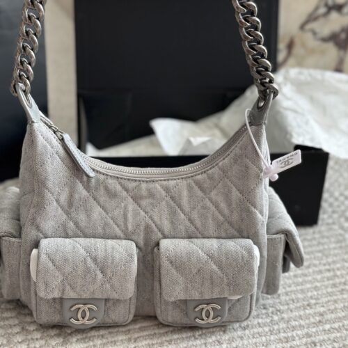 320 box
size：24 15cm
Chanel vintage bowling bag
This bowling bag is really delicious~
A vintage Chanel bowling bag that has been very popular recently.
The design is not easily outdated and is very fashionable to hold in your hand.