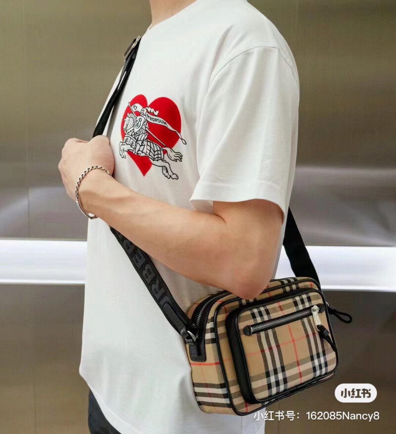 c5a816ddf2.jpg Boyfriend reference ??