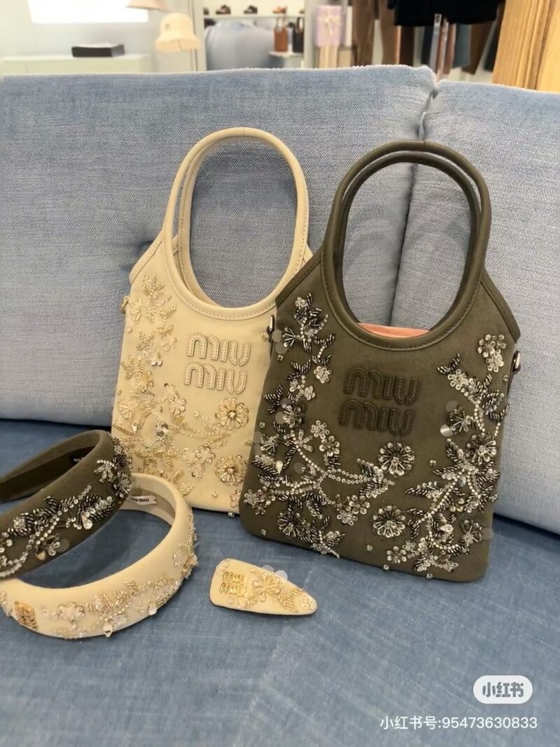 Call for Maimai in the New Year+
-The small bag in front of me is really beautiful