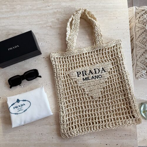 165 boxes
size：35*40cm
Prad. Vacation Lafite Grass Tote
I really want to go on vacation ??
Search for woven shopping bags ?