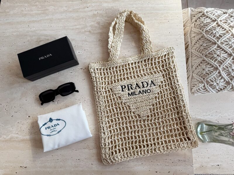 165 boxes
size：35*40cm
Prad. Vacation Lafite Grass Tote
I really want to go on vacation ??
Search for woven shopping bags ?