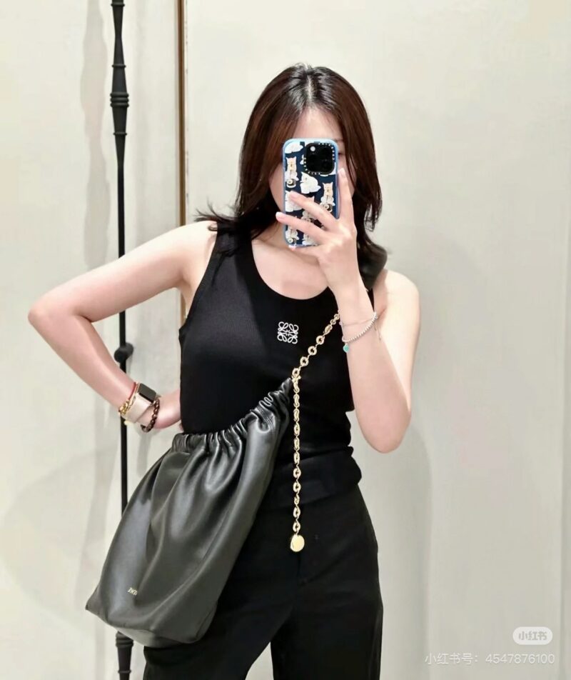 Each person has a donut chain bag
All the stars are carrying it on their backs
doughnut. Chain Bag
Folding Hobo style
Lazy and gentle feminine charm
The joy of doing small things and big things