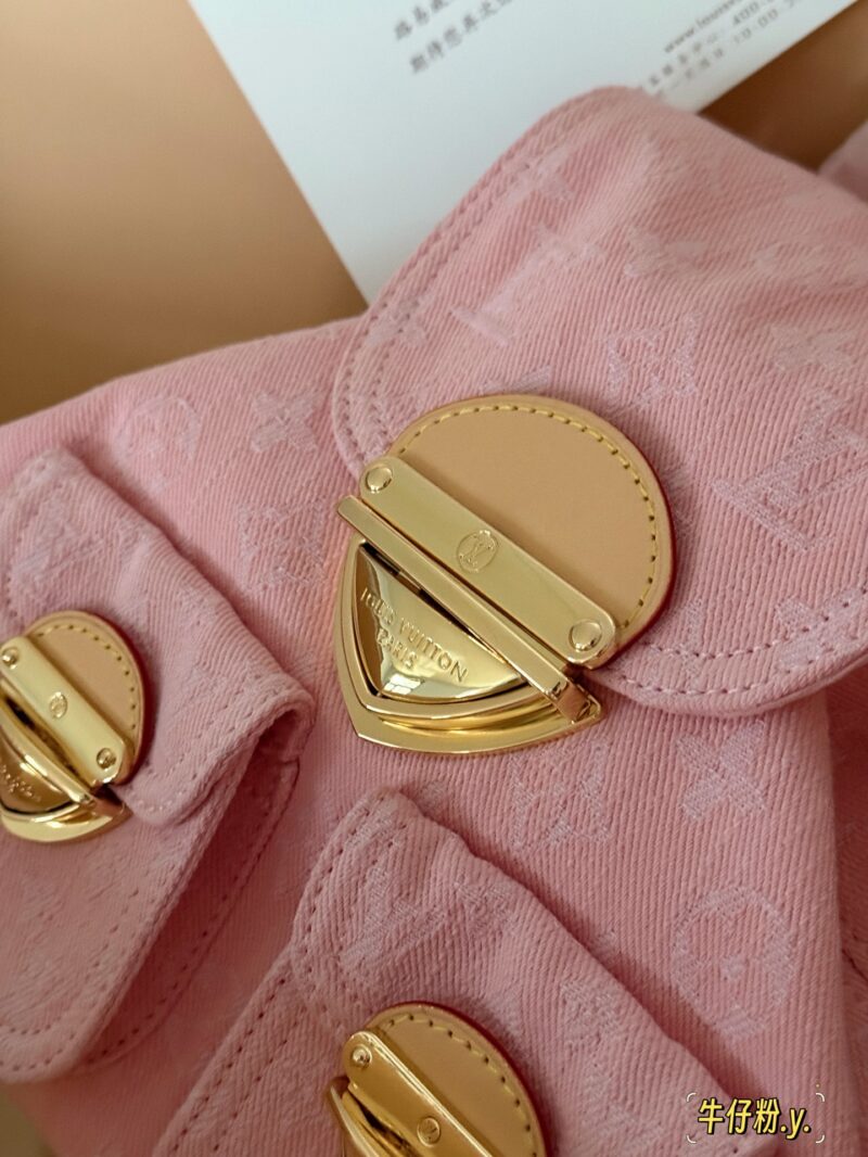 325 box
size：20*20cm
24 Spring L Home Denim Denim New Collection
Venice Pink Cowboy is going crazy
What a cute one
Vintage tannin backpack
Very suitable for summer y2k style, looking forward to living in summer!