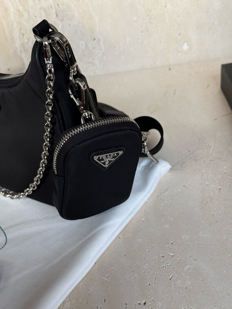 c6ab01d524.jpg 200 box top quality
Size: 21 * 12 (large)
9 * 6cm (small)
Prada Hobo Three in One!
?? Export orders to South Korea!
?? The quality is super good!!
A large dumpling like bag with a small bag, a wide shoulder strap and a chain, instantly came u...
