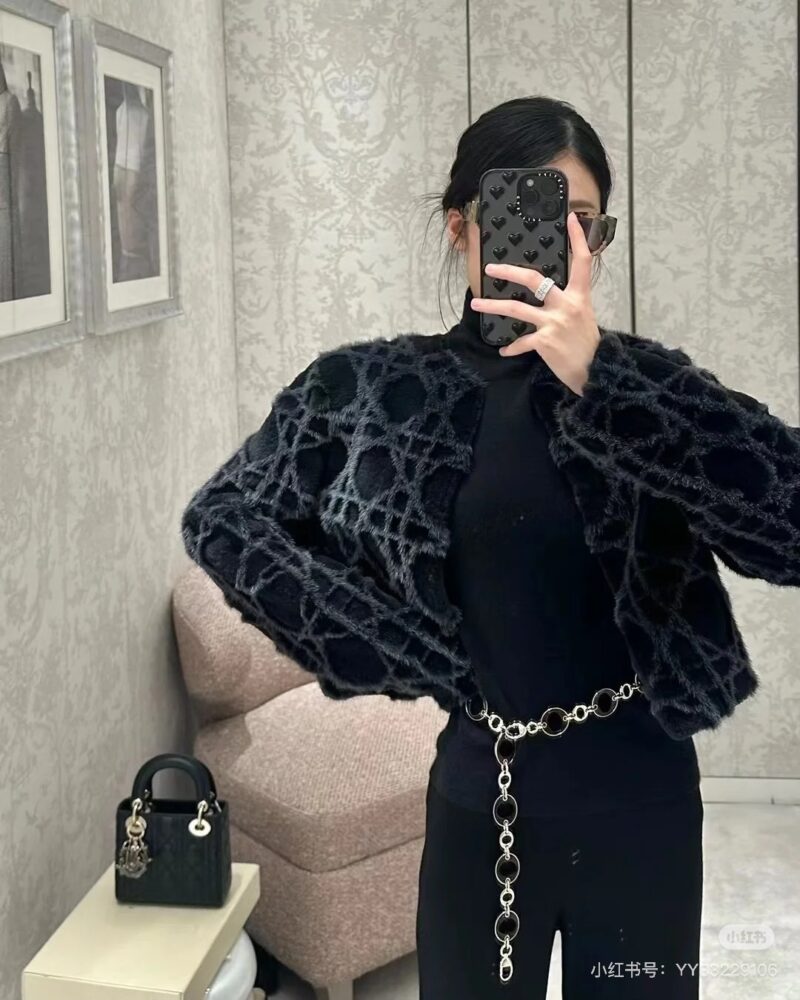 Can be used as a necklace or a belt
The new Lady Chain Point 8 can also be played like this
How to set up a versatile chain for Wang Chang with matching shoulder straps, creating a stylish and explosive look#