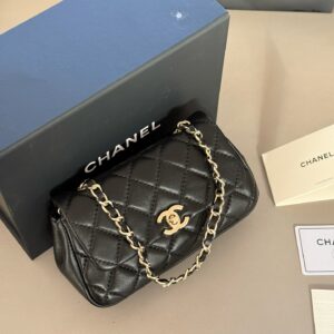 265 box
Size: 21cm (4 grids)
- Lady milkshake bag customized version returns!
D's consort, super eye-catching!
High end quality, free comparison of details,
Don't get too involved, dear!
Starting my summer with Dior Consort