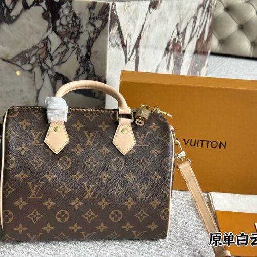 Baiyun edition 399 with box
size：25cm 
L Home SPEEDY25
Original single pillow bag
Taiwan imports color changing leather
Bronze Hardware (Folding)
Search for Lv pillow bag