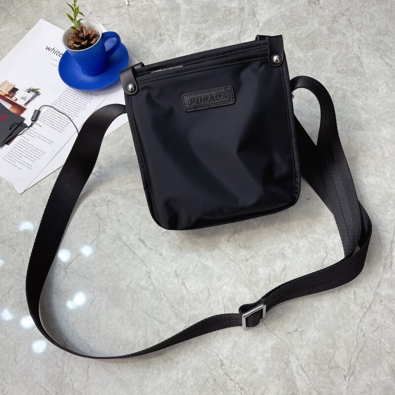 c747195ae4.jpg Pure original top quality latest single shoulder crossbody bag mobile phone bag high-end luxury original board imported waterproof fabric with cowhide luxury triangle mark hardware, clear logo, quality absolutely comparable to the original, mini vers...