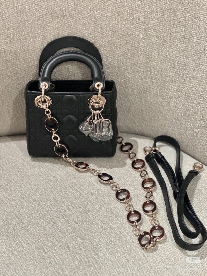 Can be used as a necklace or a belt
The new Lady Chain Point 8 can also be played like this
How to set up a versatile chain for Wang Chang with matching shoulder straps, creating a stylish and explosive look#