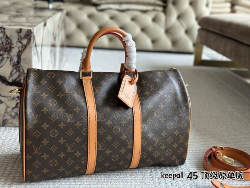 c7a795e97c.jpg 290 without box
Size: 45 * 27cm
L family's old flower travel bag is out!
Keepall 45 travel bag
Featuring a retro and artistic atmosphere with high aesthetic appeal~
Do we need 'it'.