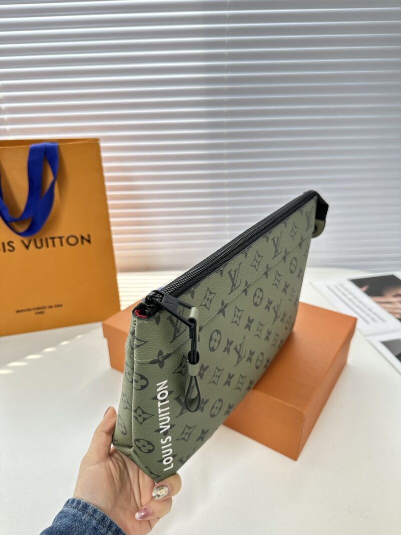 Comes with gift box M 82008 Green Flower Pochette Voyage Souple handbag made of soft Monogram Eclipse coated canvas, with rounded strokes outlining the classic Pochette Voyage handbag lines, providing a comfortable and portable experience. The slim d...