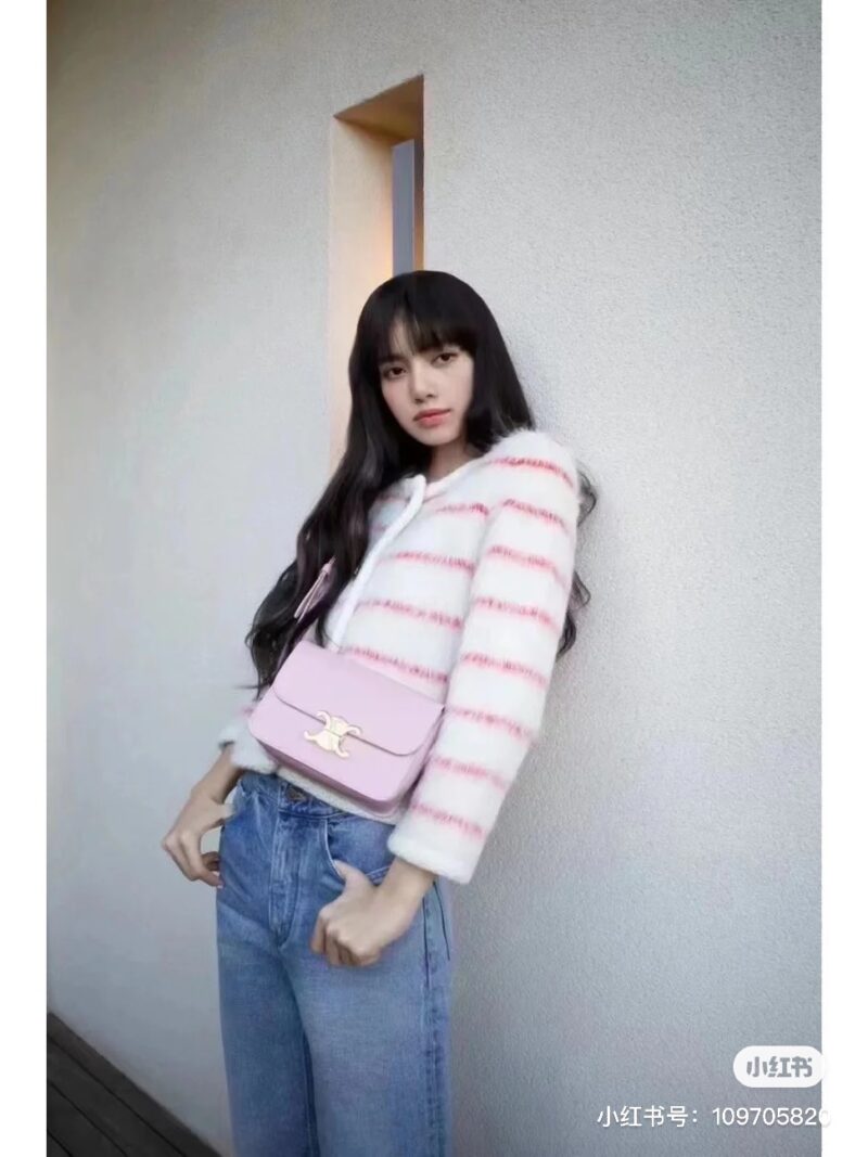 c801868ef1.jpg CELINE 2023 New Year Series Popularity Pack with Dreamy Cherry Blossom Powder CELINE, this "cherry blossom powder" is so beautiful that it's too foul! Classic small square bag, half The moon saddle is dyed with dreamy pink, and Lisa and Jessica are s...