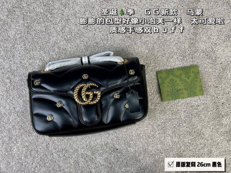 GG Marmont Puff Bag
The swollen shape of the bag looks like a cute little puff pastry
The soft and delicate leather will definitely fall in love
size ：26cm