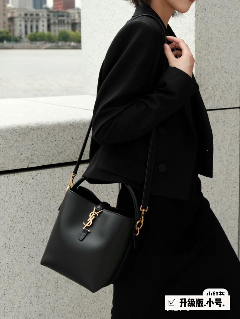 Handheld and crossbody are highly recommended ??